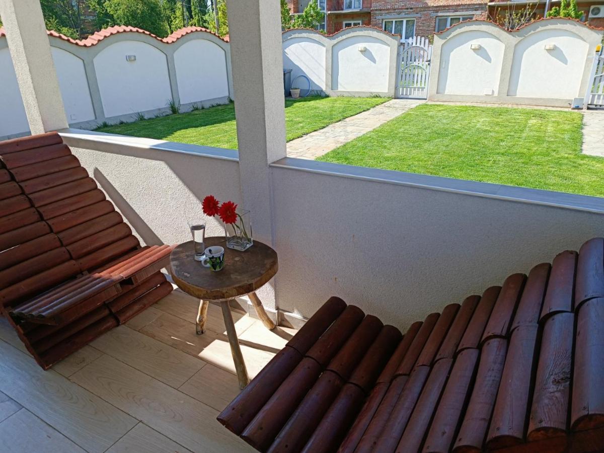 Krnjaca Serbian Home With Garden מראה חיצוני תמונה