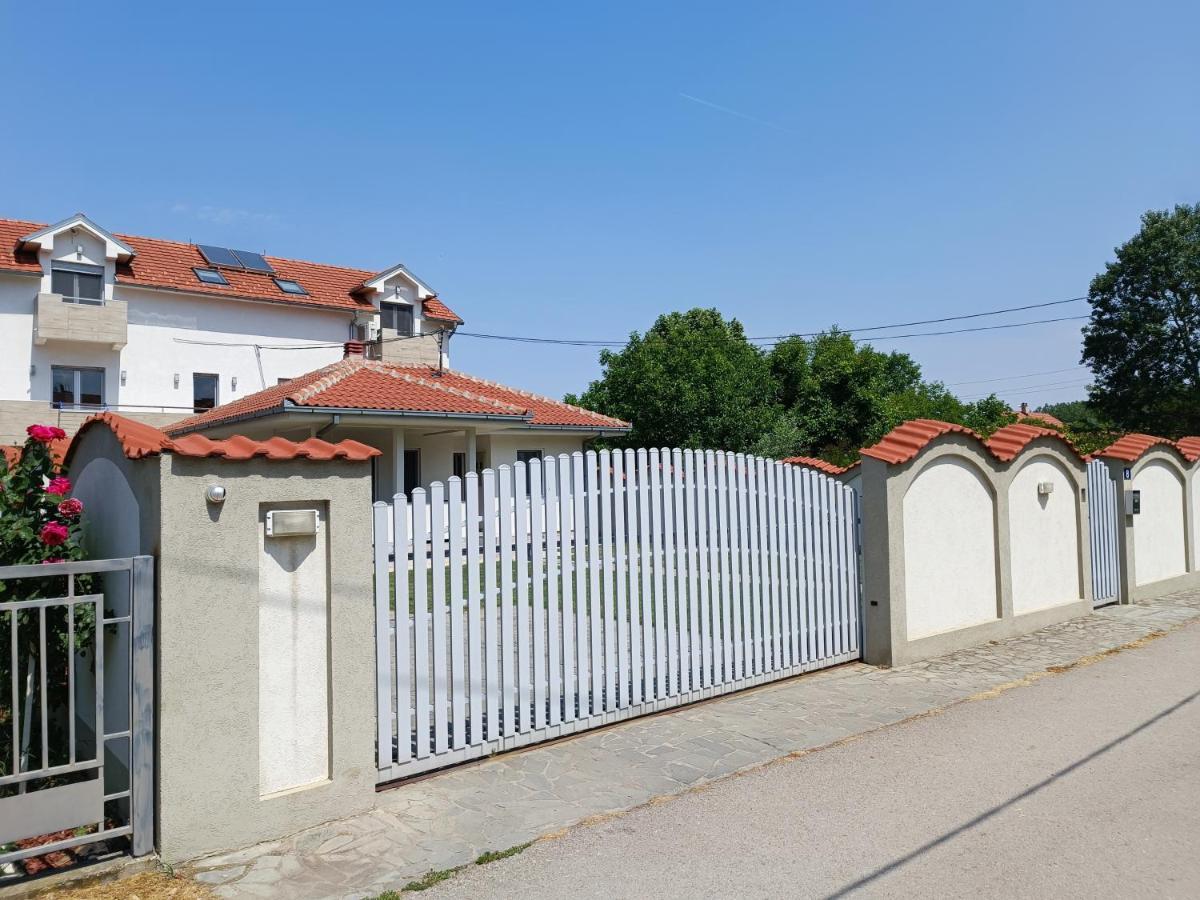 Krnjaca Serbian Home With Garden מראה חיצוני תמונה